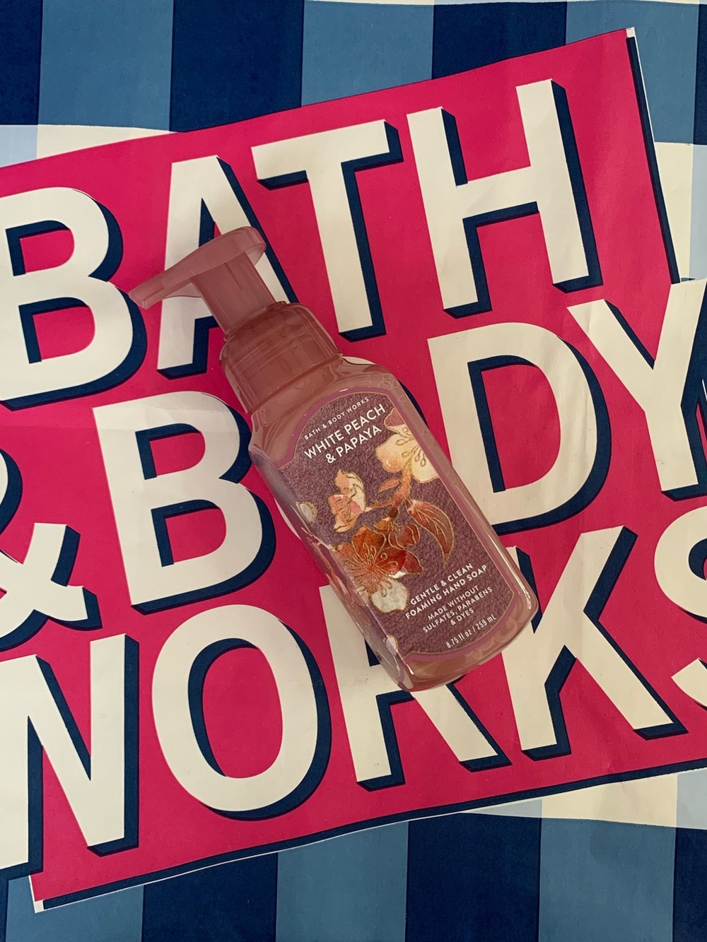 NWT Bath & Body Works White Peach & Papaya Foaming Hand Soap